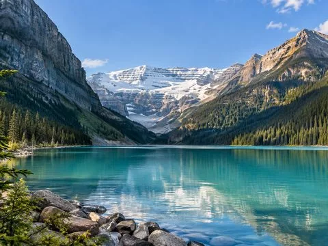 Lake Louise turquoise water below Victoria Glacier